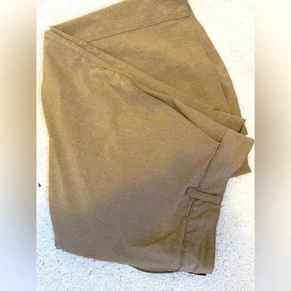Amazing hybrid shorts for casual/golf. Waterproof. - Picture 3 of 3